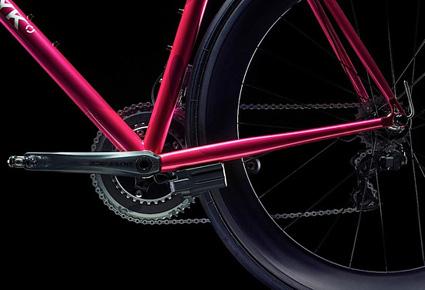 فانديك تكشف عن دراجة بلاست الزهرية